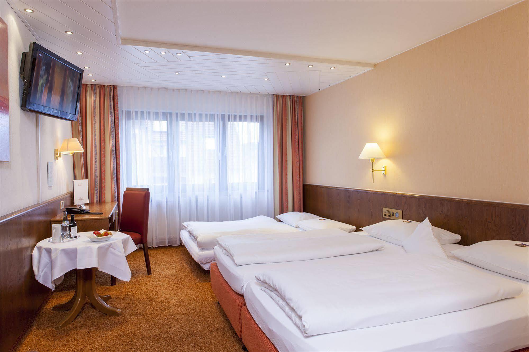Hotel Lamm Остфилдерн Екстериор снимка