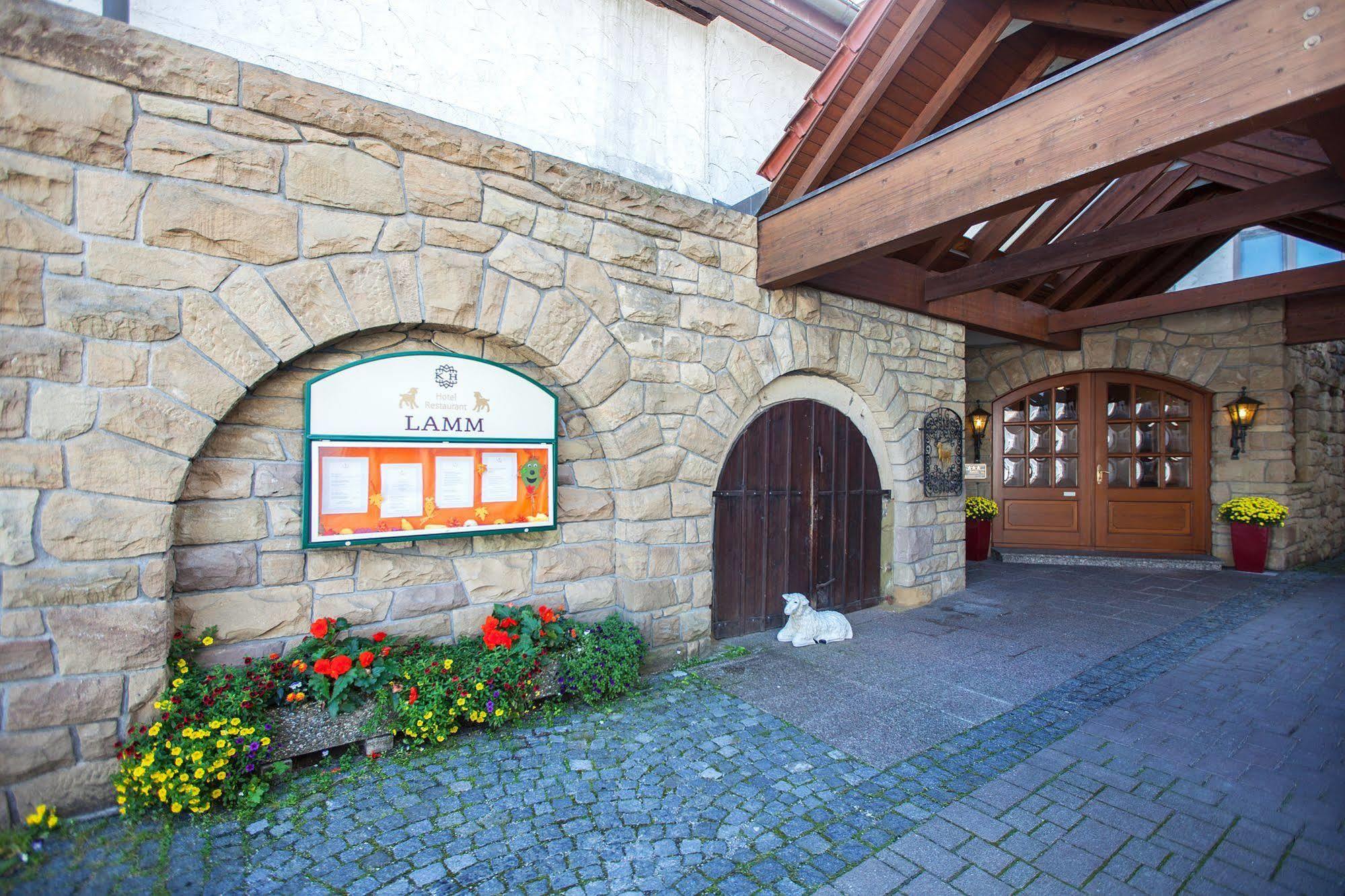 Hotel Lamm Остфилдерн Екстериор снимка