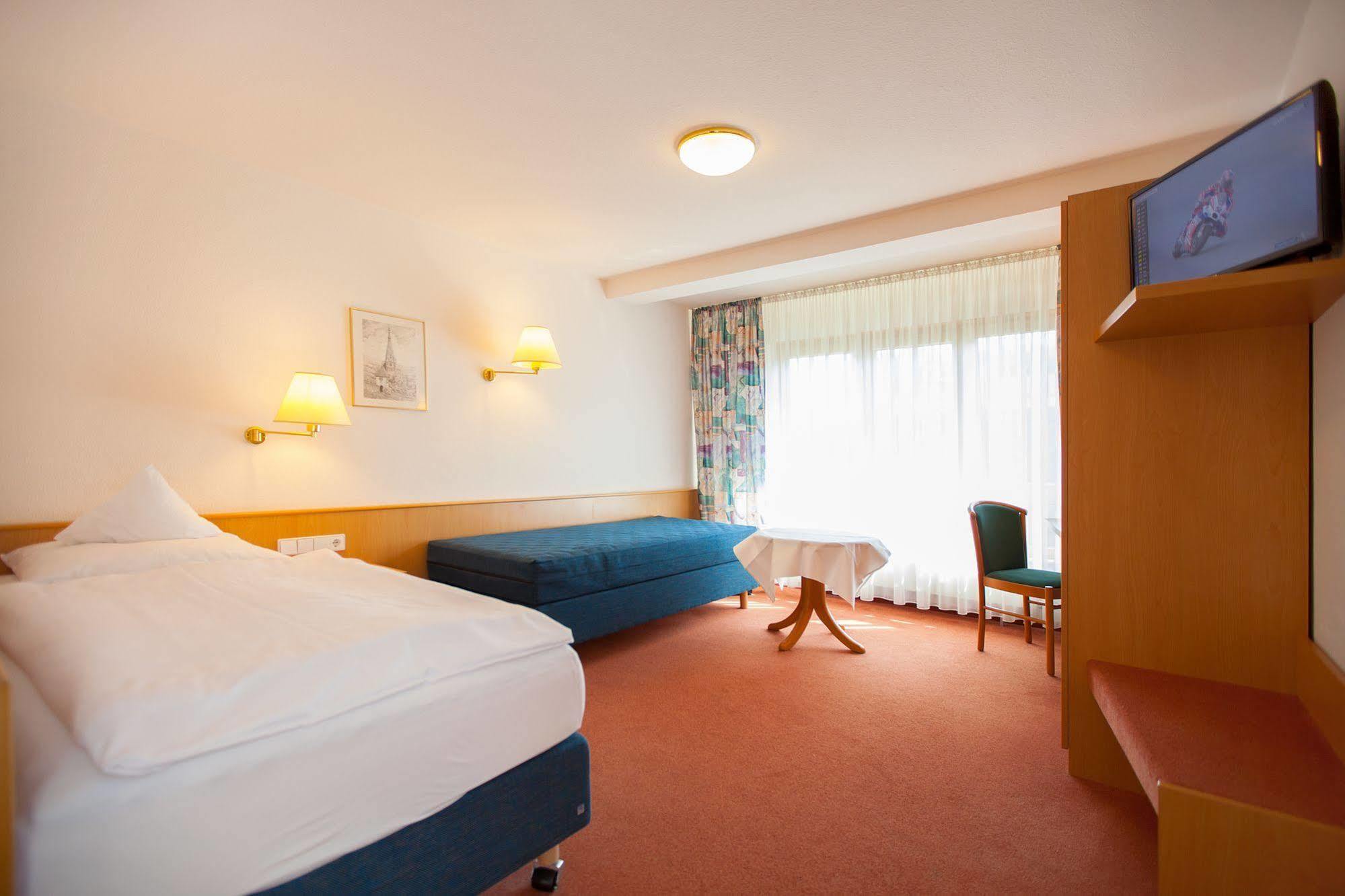 Hotel Lamm Остфилдерн Екстериор снимка